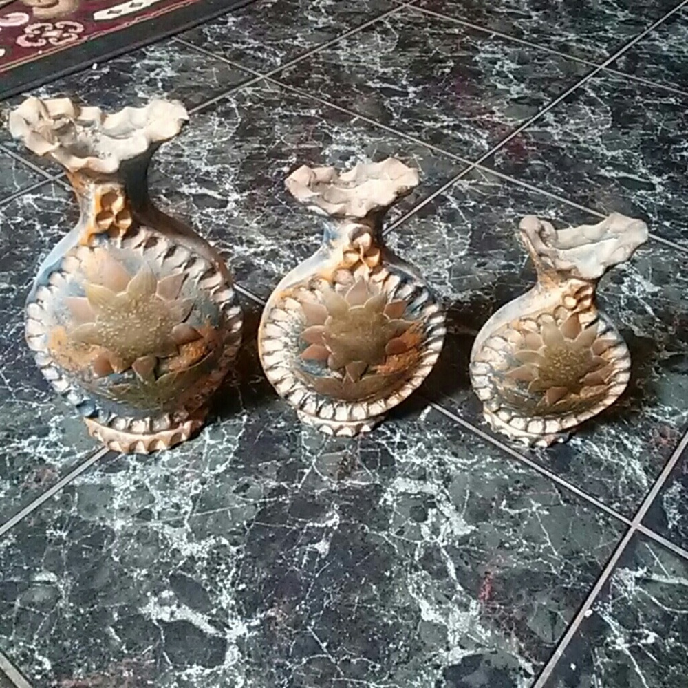 Vases that are like rustic looking